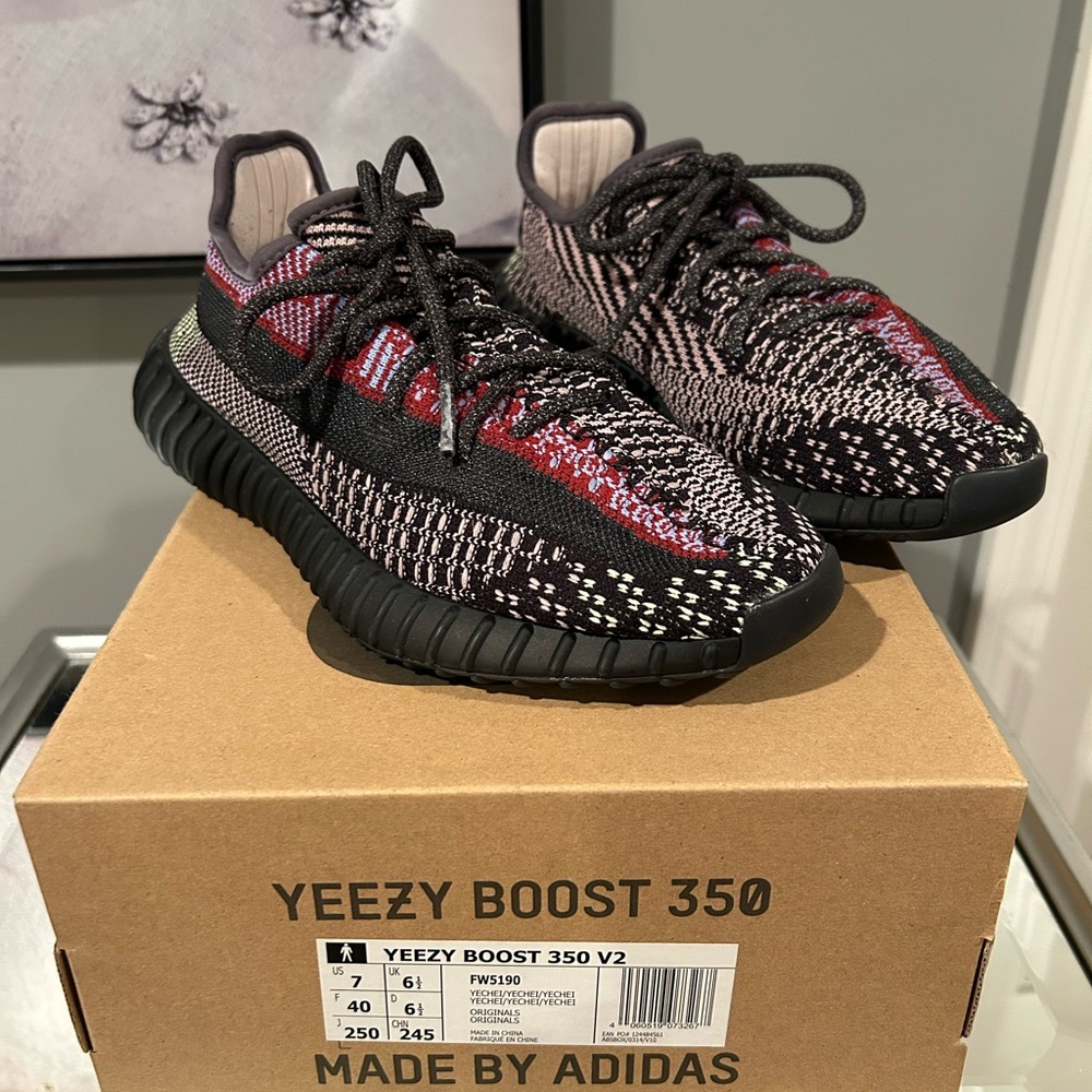 Adidas Yeezy Boost 350 V2 Kids Sneakers in Black & Red